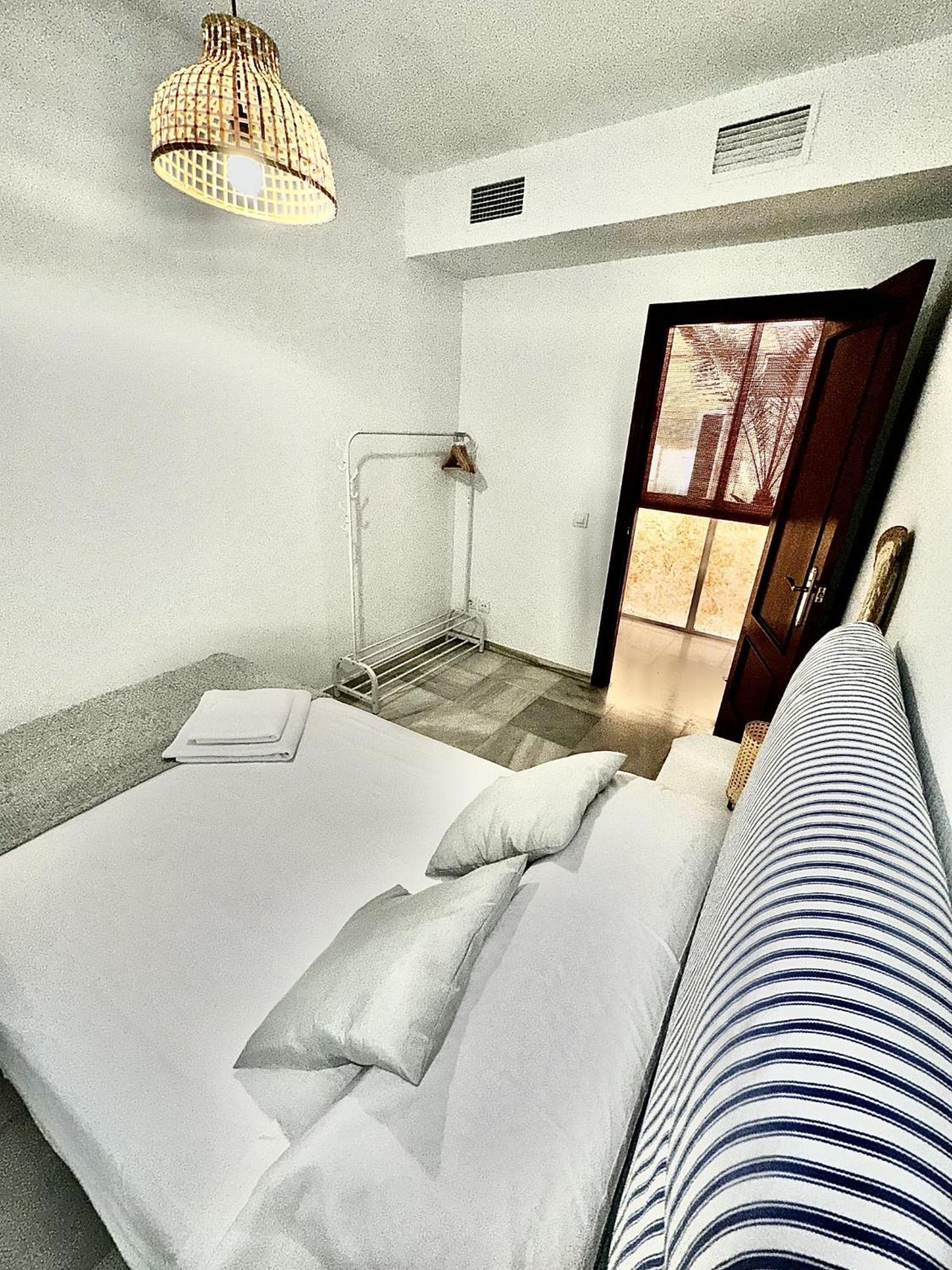 Apartamento Arellano Apartment การ์โมนา ภายนอก รูปภาพ