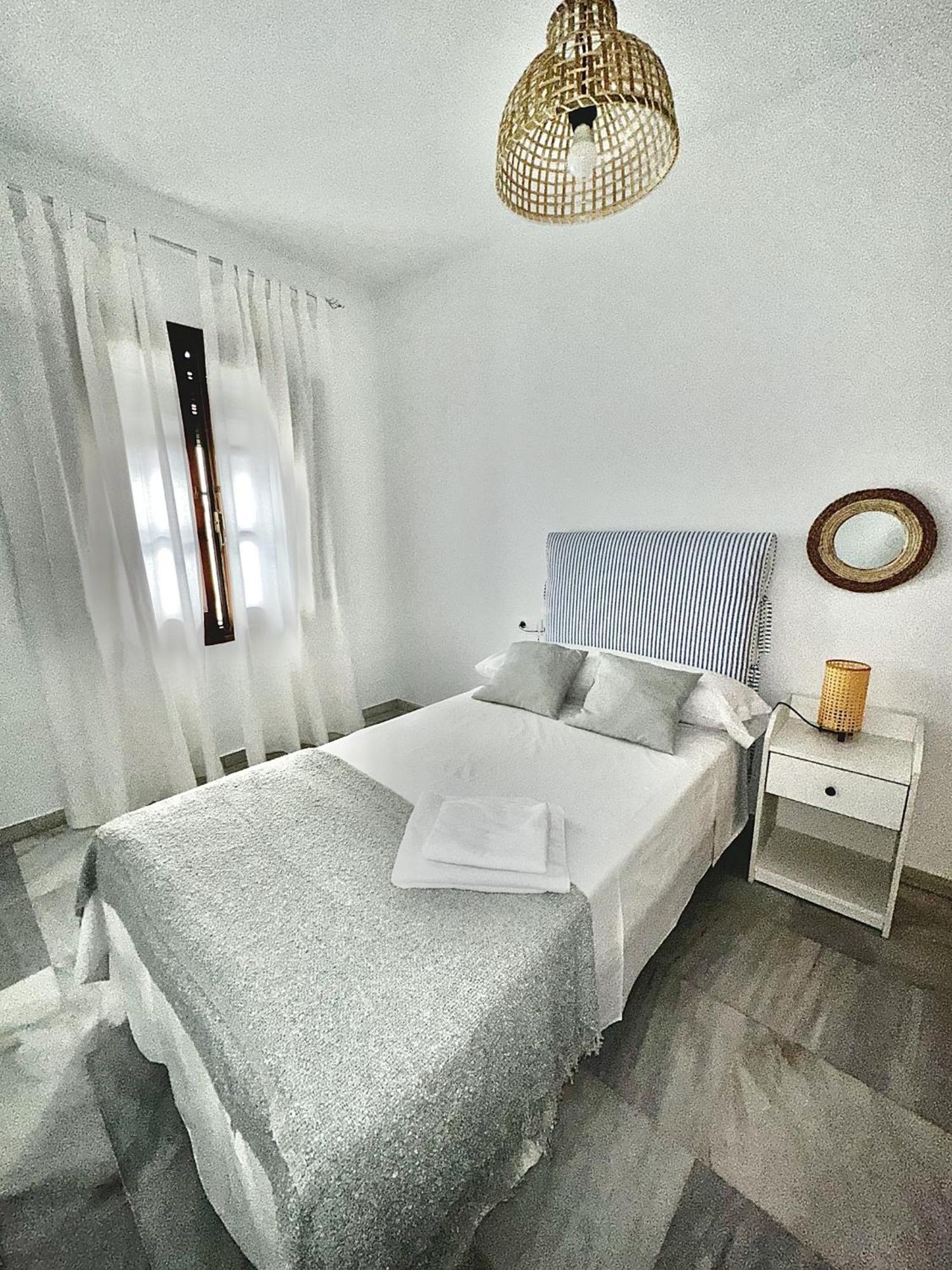 Apartamento Arellano Apartment การ์โมนา ภายนอก รูปภาพ