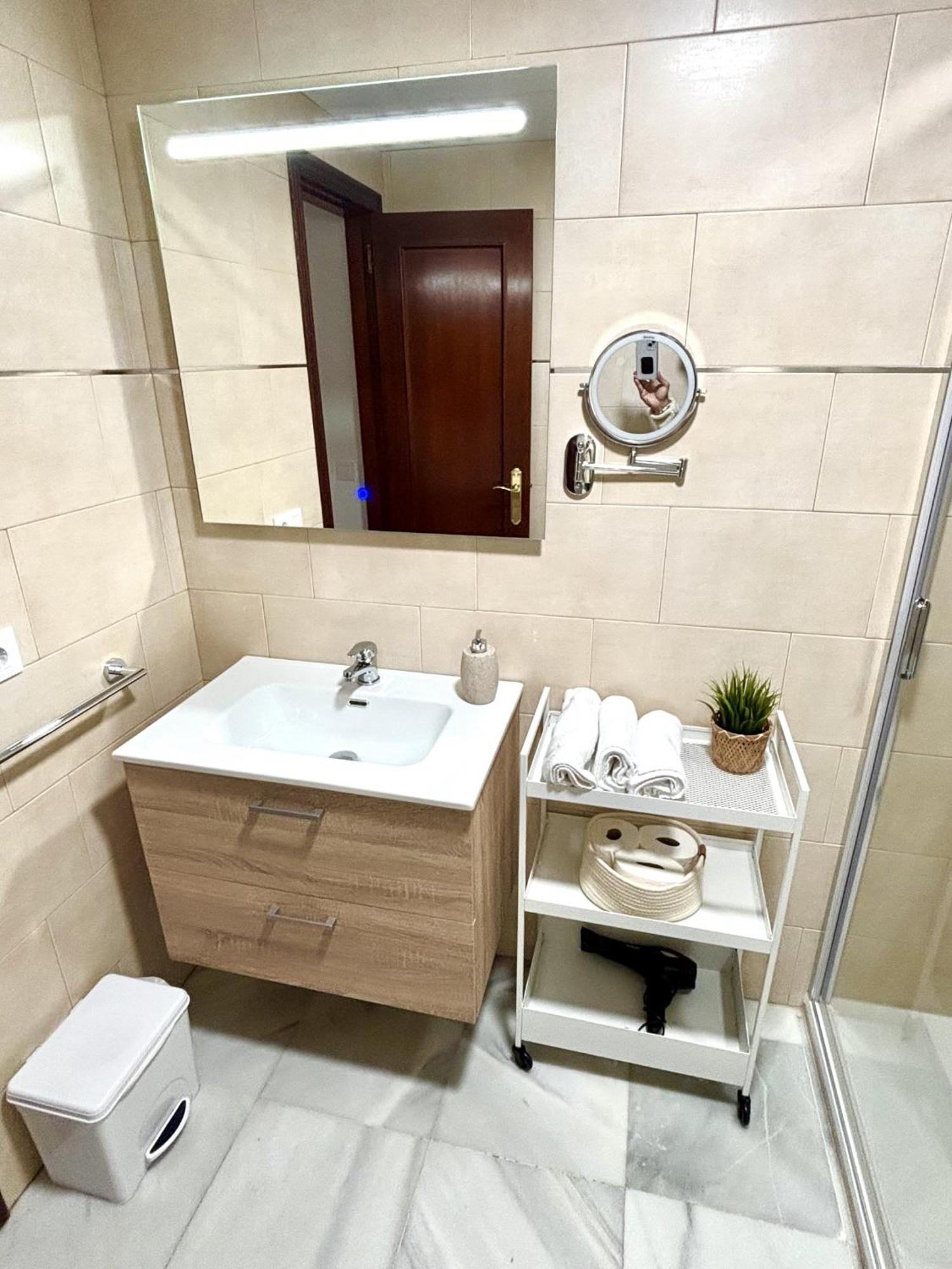 Apartamento Arellano Apartment การ์โมนา ภายนอก รูปภาพ